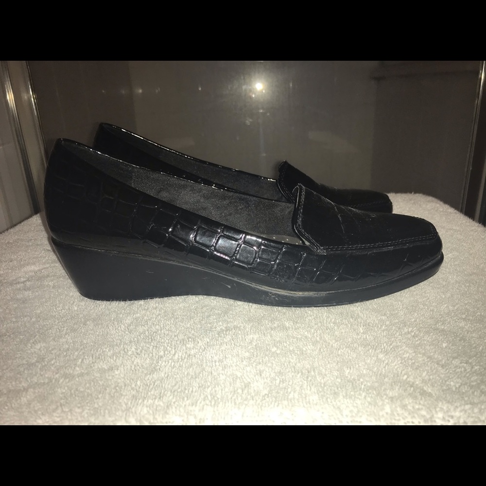 Dress shoes